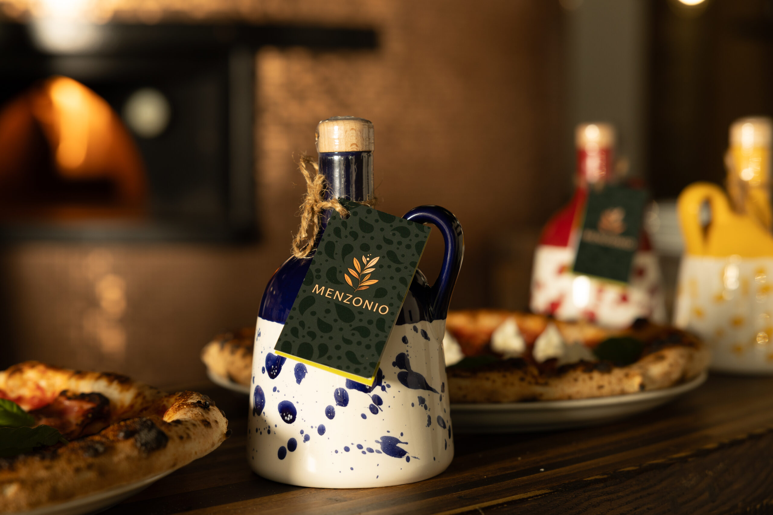 Oliwa z oliwek w granatowej ceramice Menzonio Dark Blue - obrazek 4