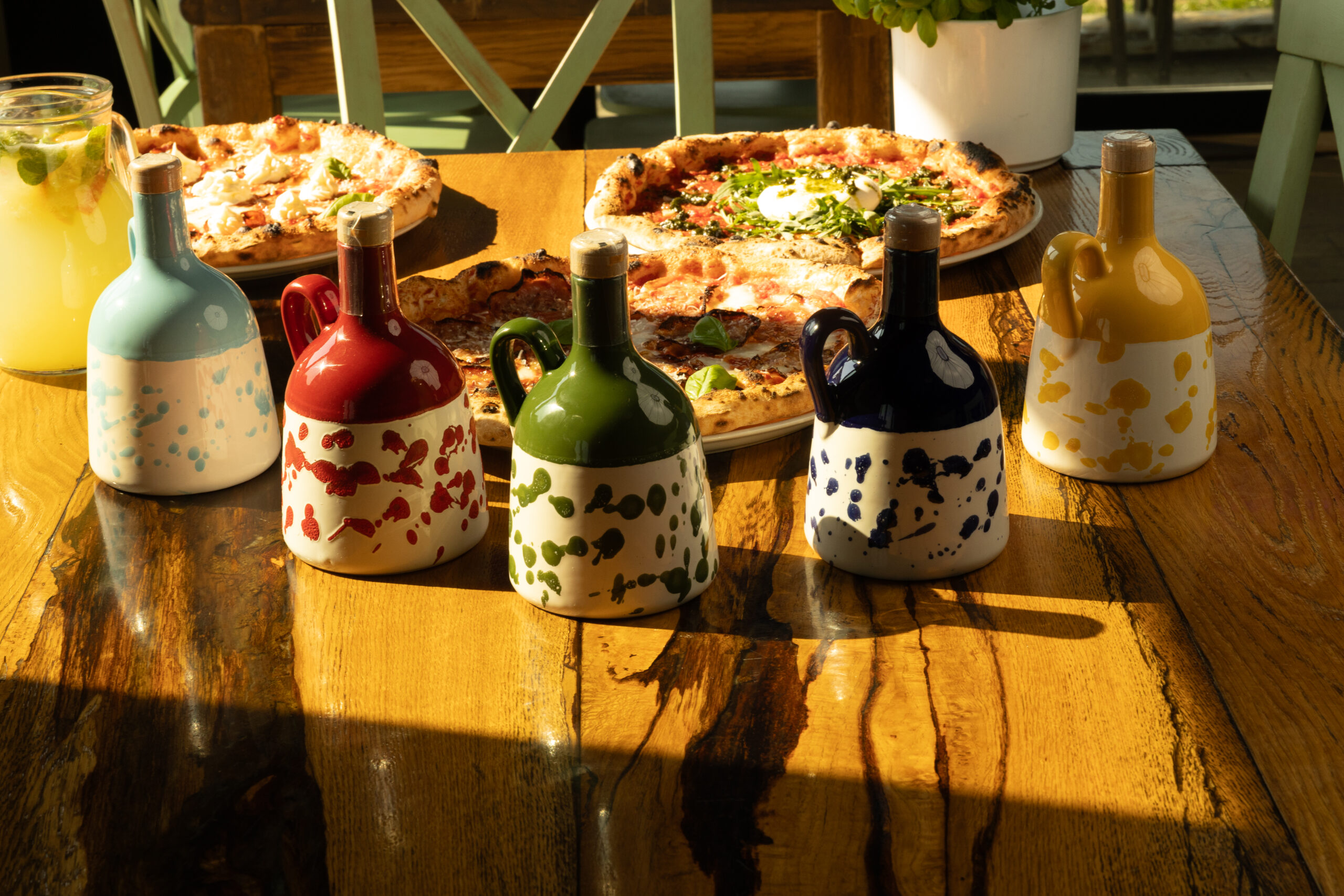 Oliwa z oliwek w granatowej ceramice Menzonio Dark Blue - obrazek 5