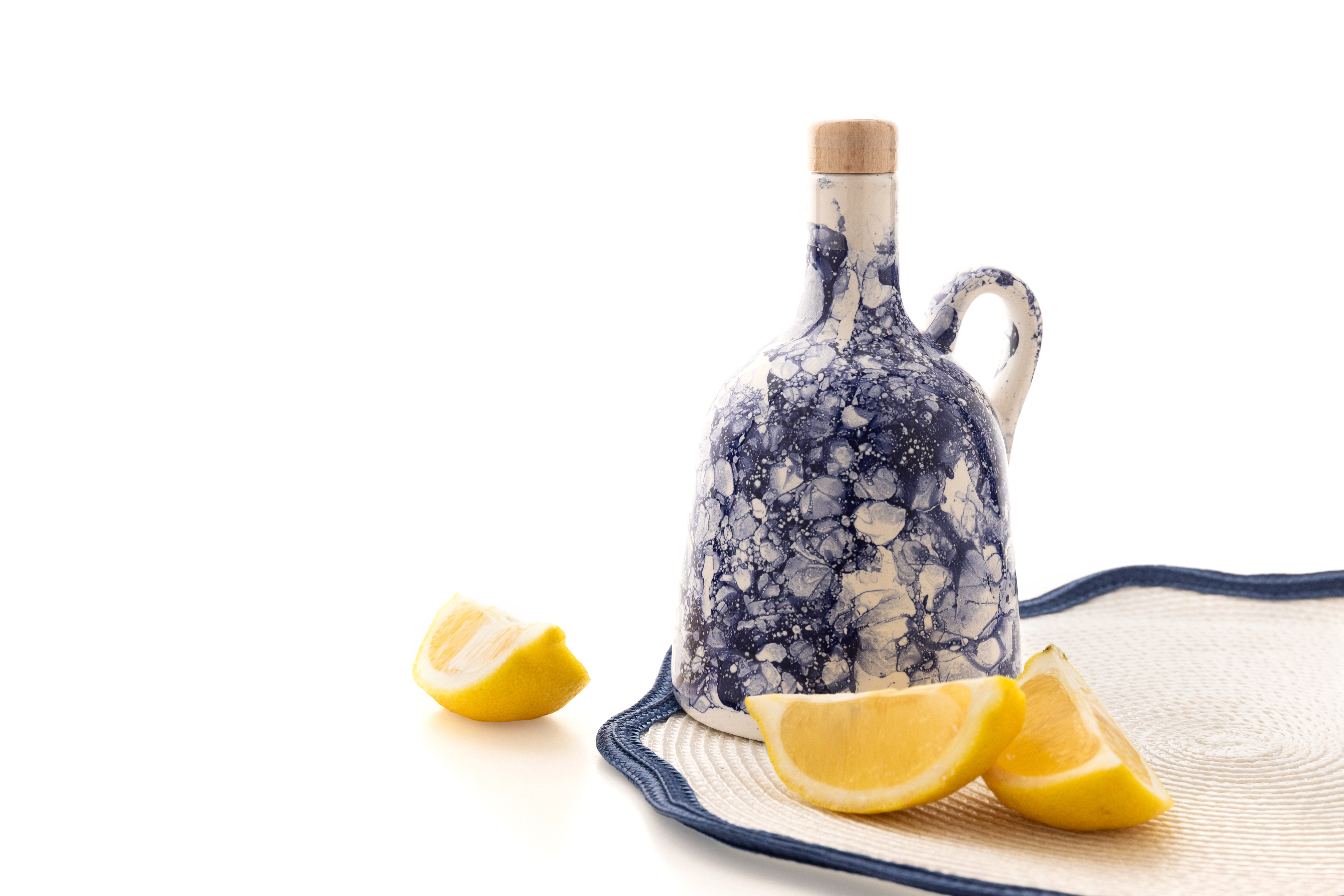 Oliwa z oliwek w granatowej ceramice Menzonio Granatowy Marmur - obrazek 2